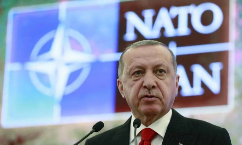 Αμερικανός ειδικός: Το ΝΑΤΟ θα γίνει "δαμόκλειος σπάθη" στα σχέδια του Ερντογάν